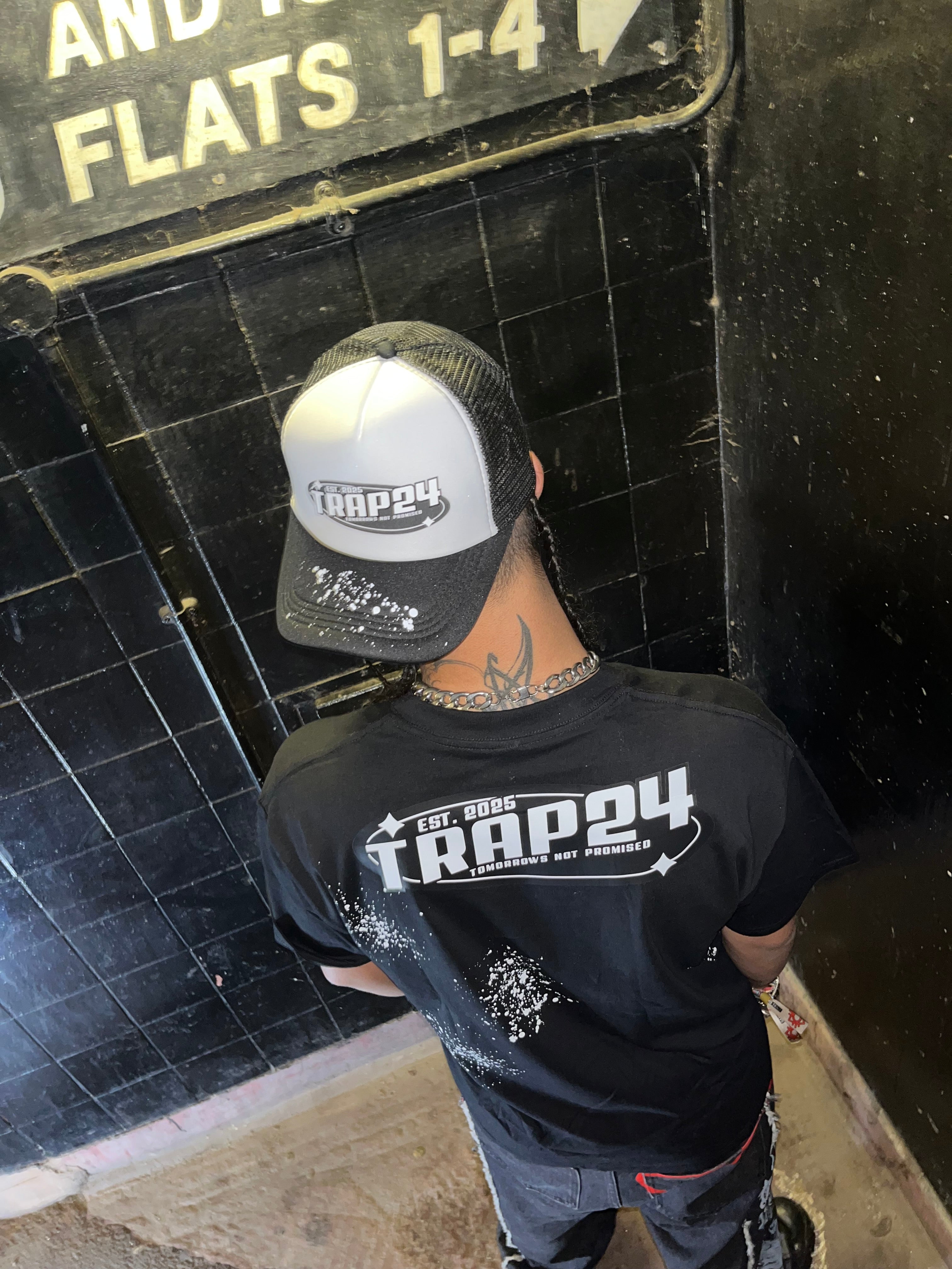 TRAP 24 Trucker hat (step2)